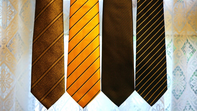 点击大图看下一张：款式各不相同的领带图片