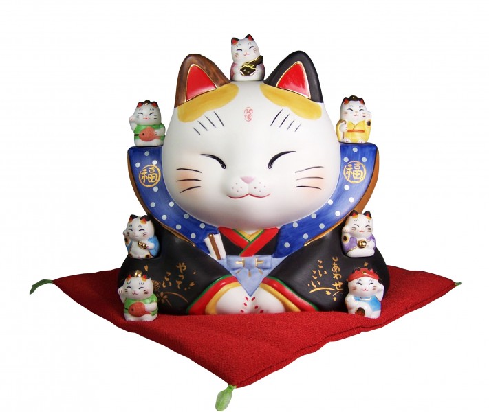点击大图看下一张：萌萌的陶瓷招财猫图片