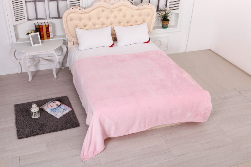 点击大图看下一张：柔软的卧室毛毯图片