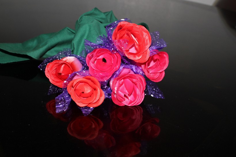 点击大图看下一张：仿真塑料玫瑰花图片