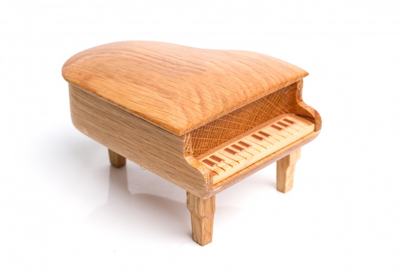点击大图看下一张：木制玩具钢琴图片