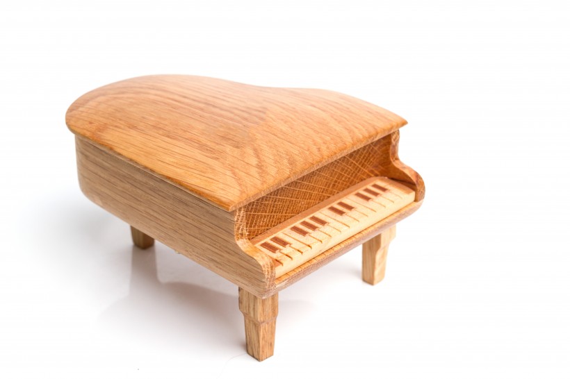 点击大图看下一张：木制玩具钢琴图片