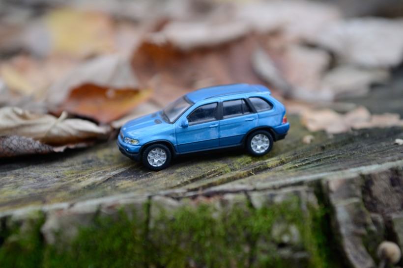 点击大图看下一张：微型汽车模型图片