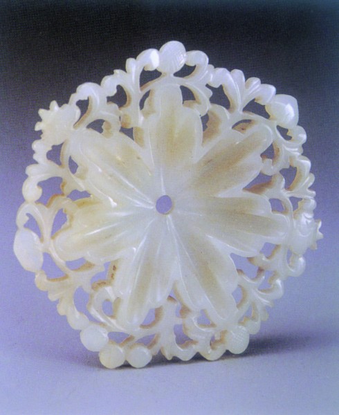 点击大图看下一张：清代玉器图片