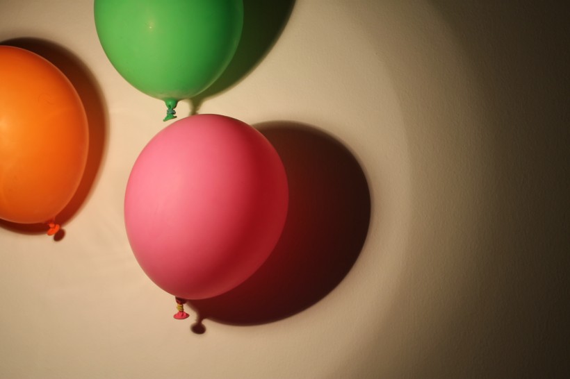 点击大图看下一张：五颜六色的气球图片