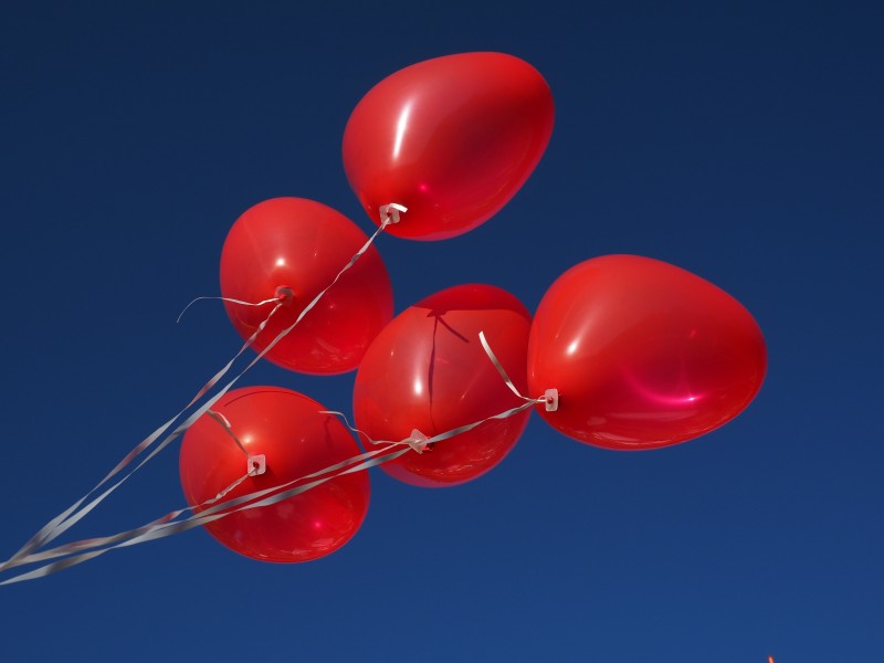 点击大图看下一张：漂亮的求婚气球图片