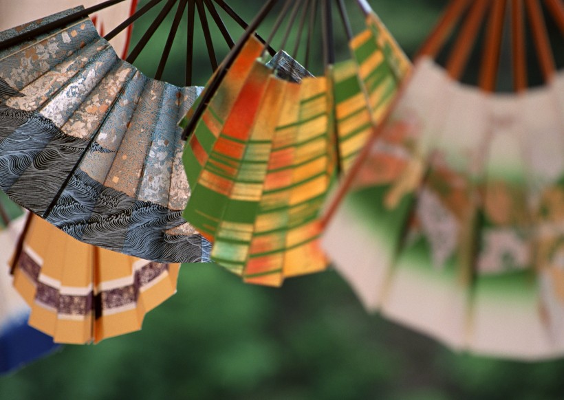 点击大图看下一张：日本传统油伞图片