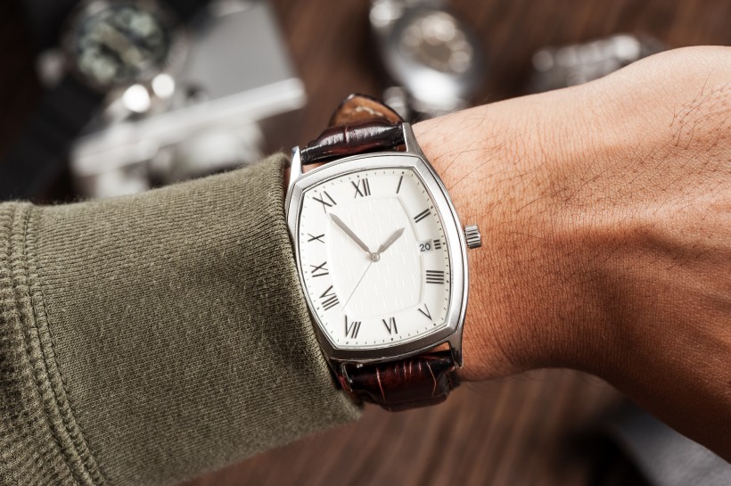 点击大图看下一张：手表特写图片