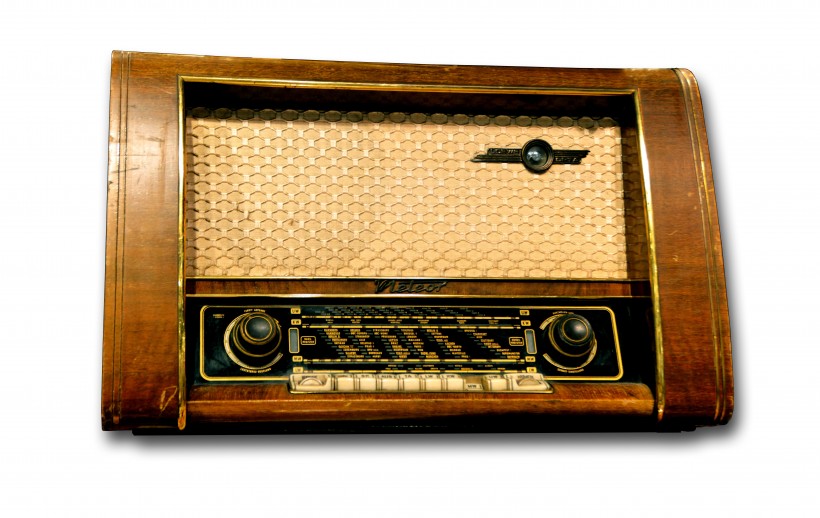点击大图看下一张：古老的收音机图片