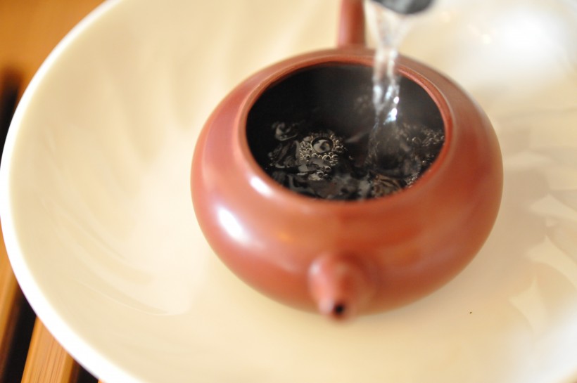 点击大图看下一张：陶瓷茶壶图片