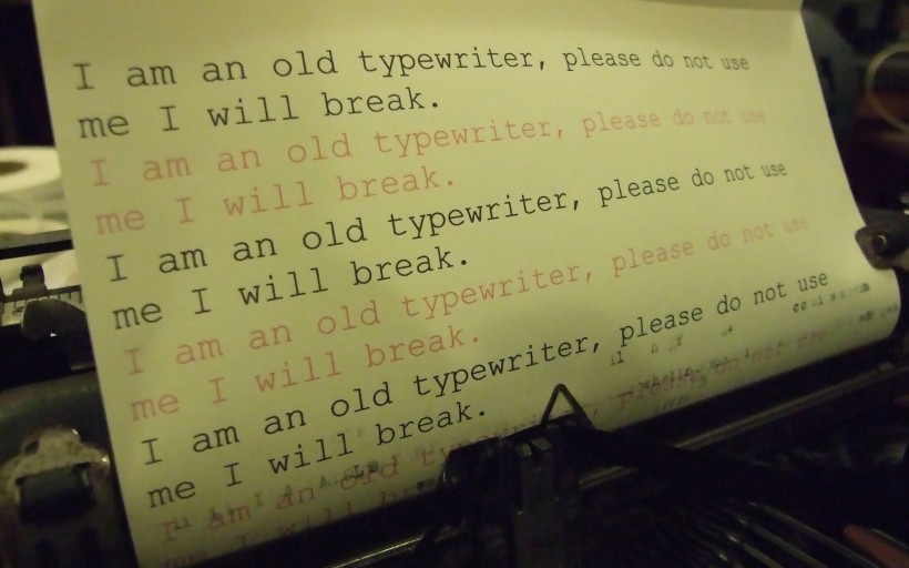 点击大图看下一张：复古打字机图片