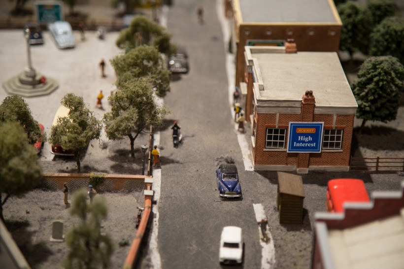 点击大图看下一张：微型小镇模型图片