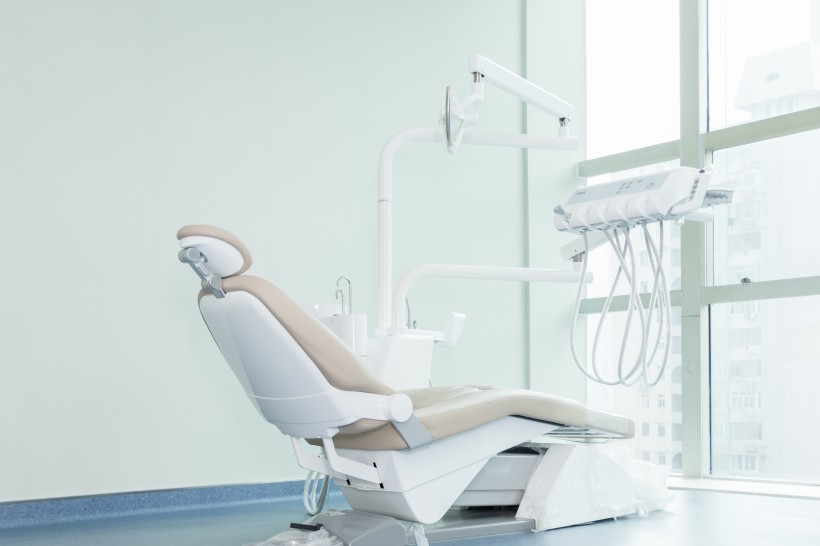 点击大图看下一张：牙科诊所医疗设备图片