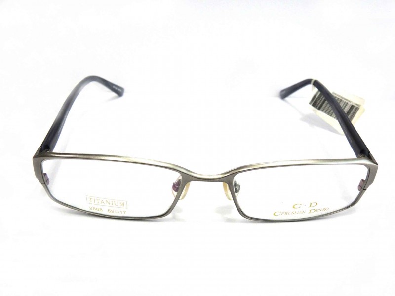 点击大图看下一张：眼镜特写图片