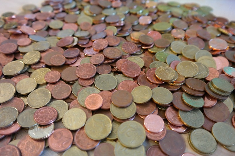点击大图看下一张：很多很多的硬币图片