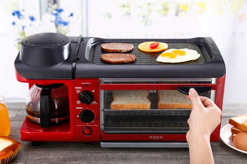 点击大图看下一张：红色早餐机图片