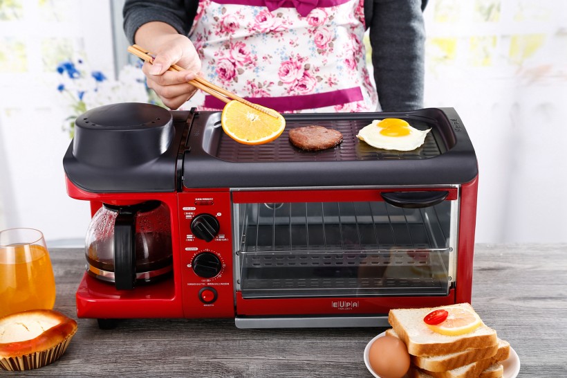 点击大图看下一张：红色早餐机图片