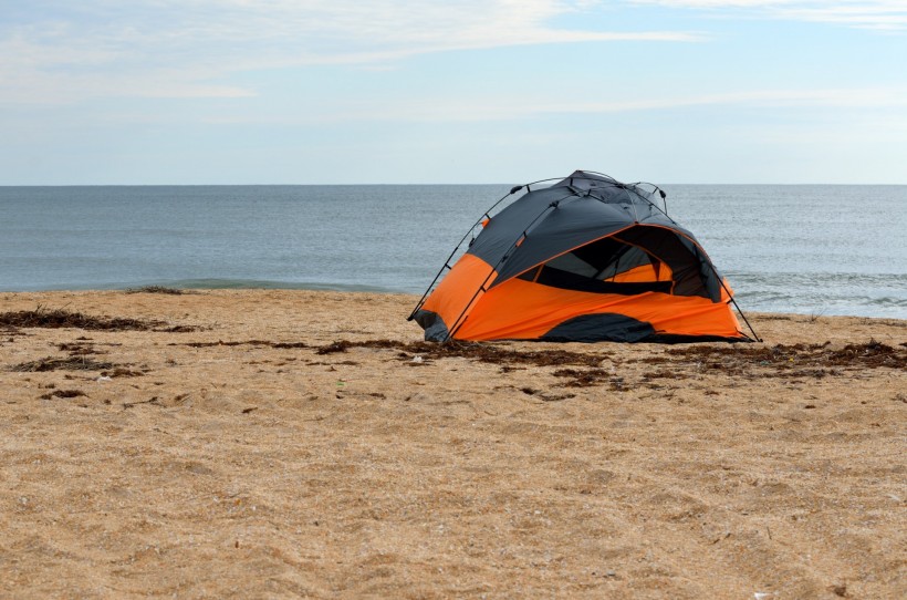 点击大图看下一张：野营帐篷图片