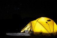 夜晚露营的帐篷图片_13张