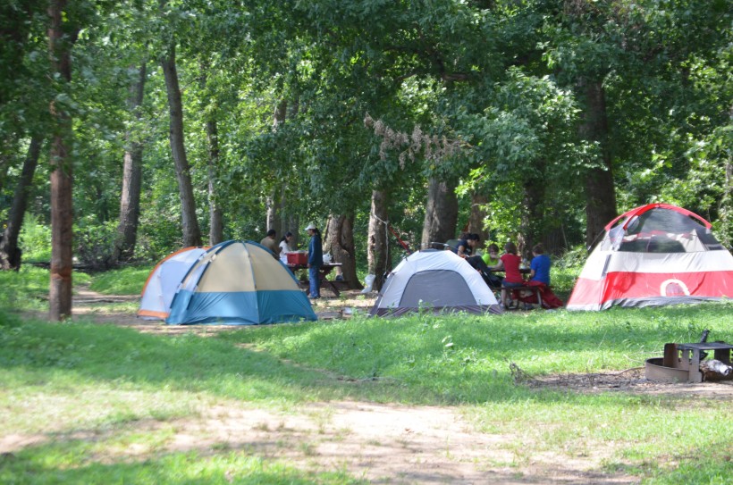 点击大图看下一张：野营帐篷图片