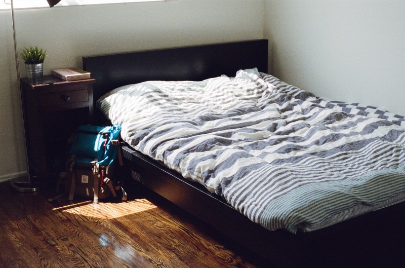 点击大图看下一张：整洁舒适的床图片