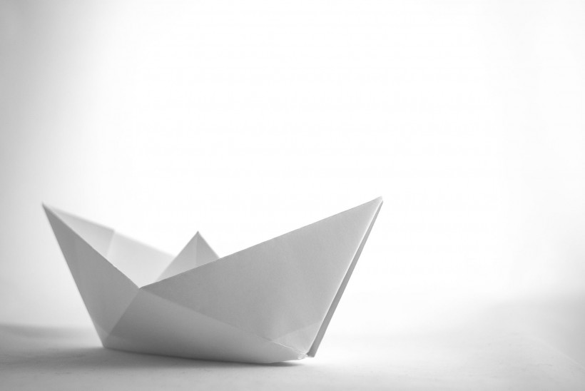 点击大图看下一张：手工折纸船图片