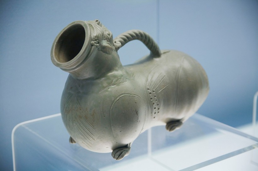 点击大图看下一张：中国古代“壶”图片