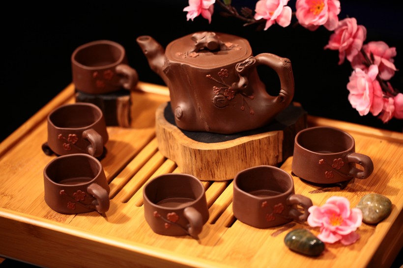 点击大图看下一张：传统紫砂壶茶具图片