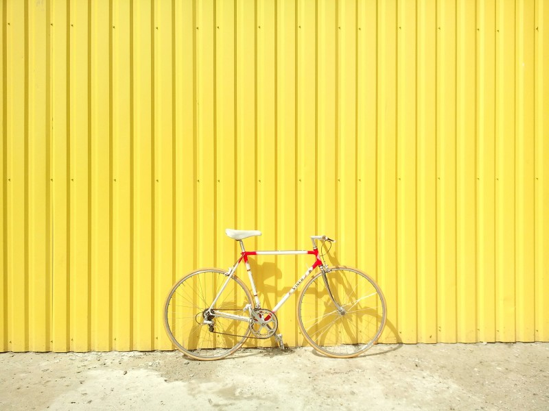 点击大图看下一张：一辆自行车图片