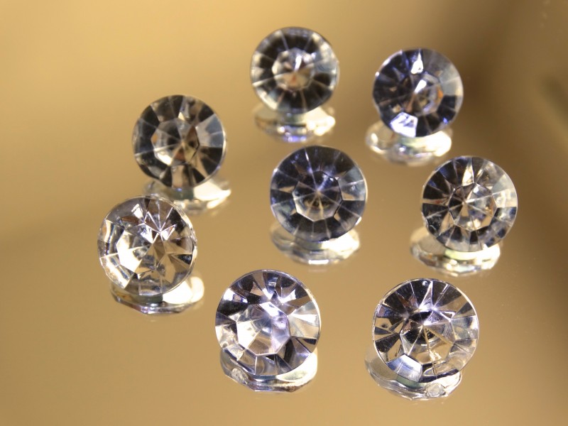 点击大图看下一张：晶莹剔透的钻石图片