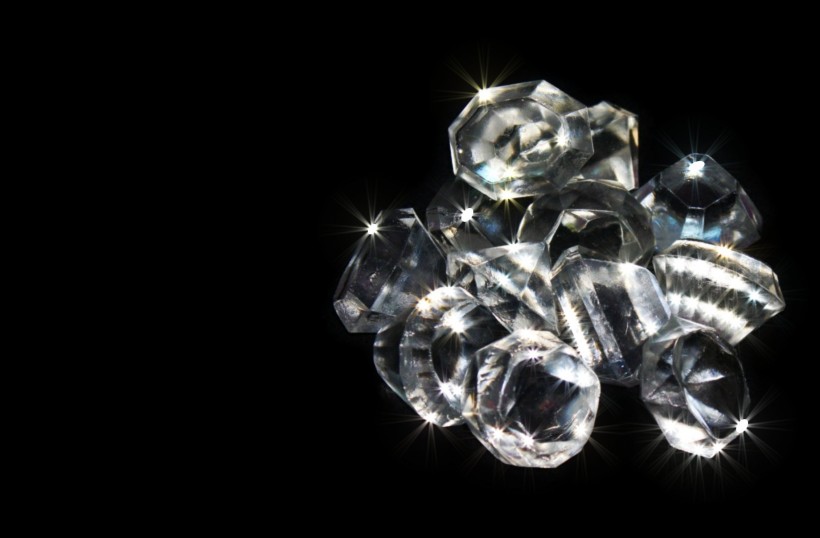 点击大图看下一张：晶莹剔透的钻石图片