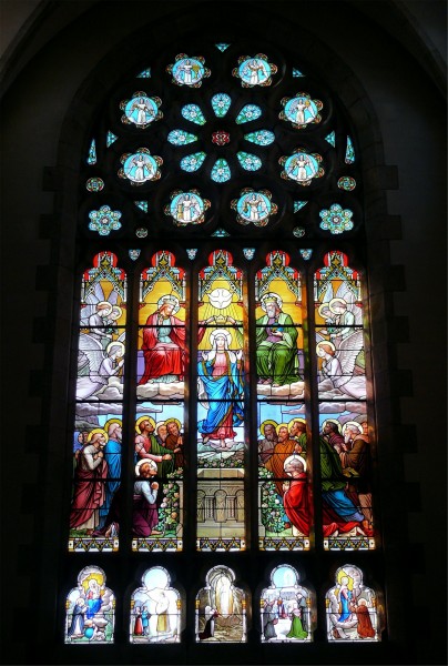 点击大图看下一张：教堂玻璃彩色花窗图片