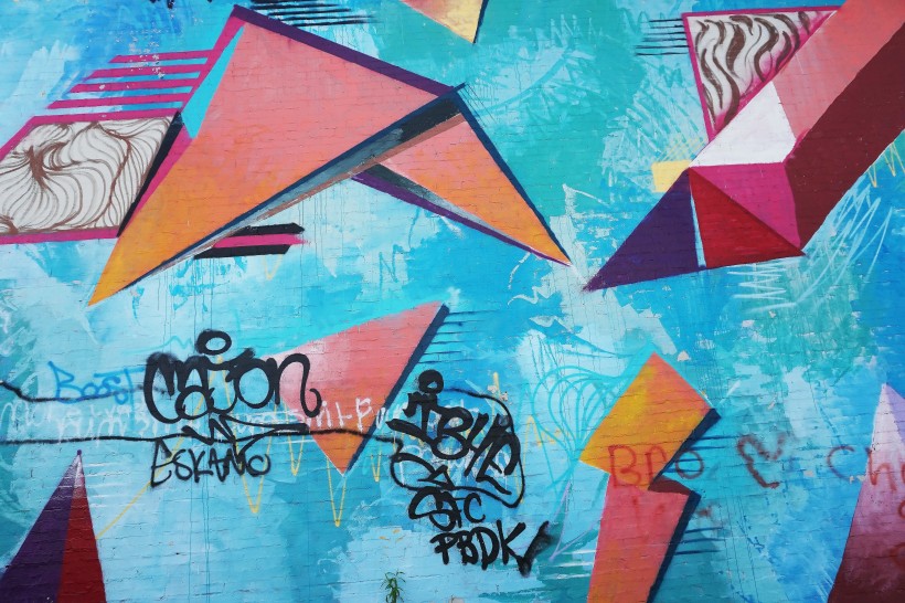 点击大图看下一张：街头墙上的涂鸦艺术图片