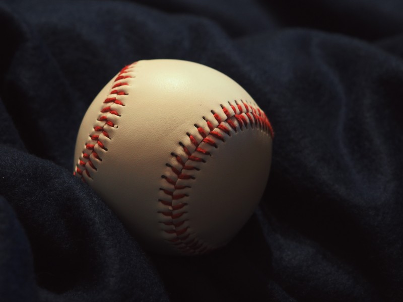 点击大图看下一张：棒球运动器材棒球图片