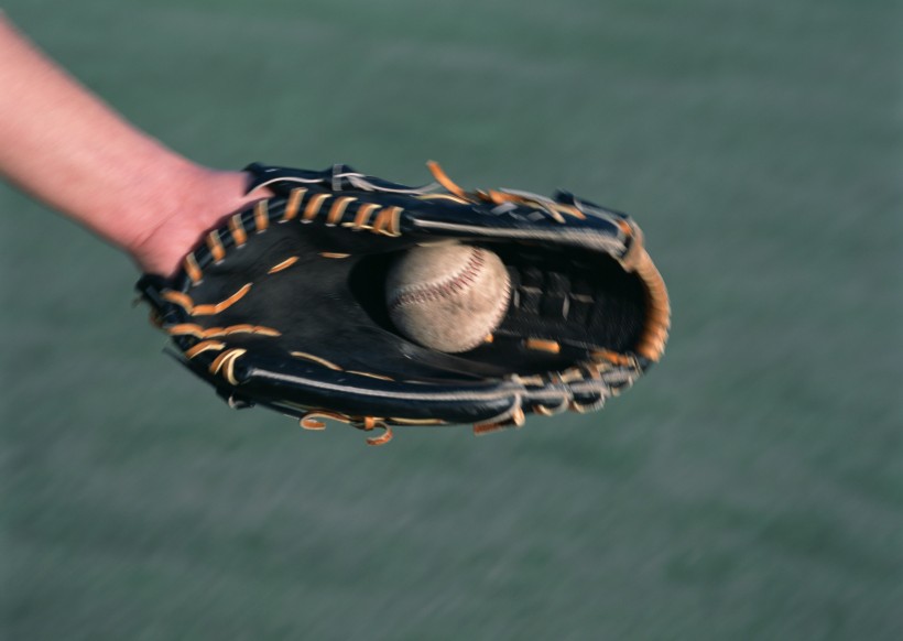 点击大图看下一张：棒球运动物品图片