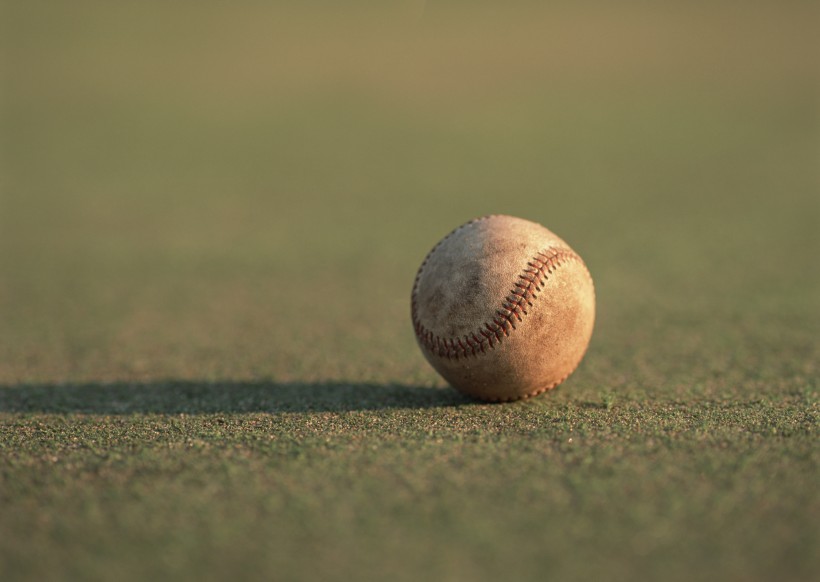 点击大图看下一张：棒球运动物品图片