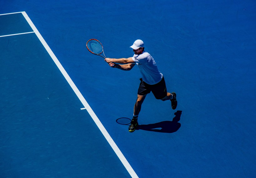 点击大图看下一张：打网球的人图片
