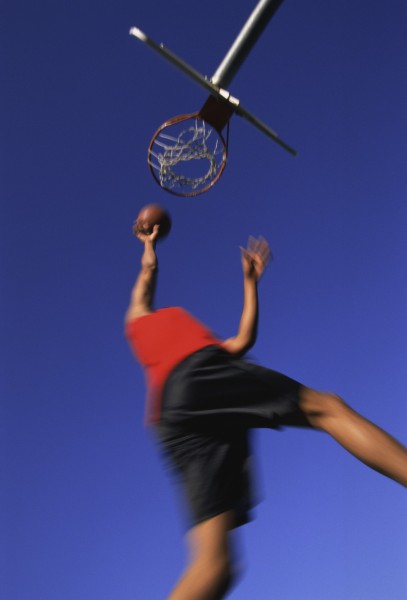 点击大图看下一张：动感篮球图片