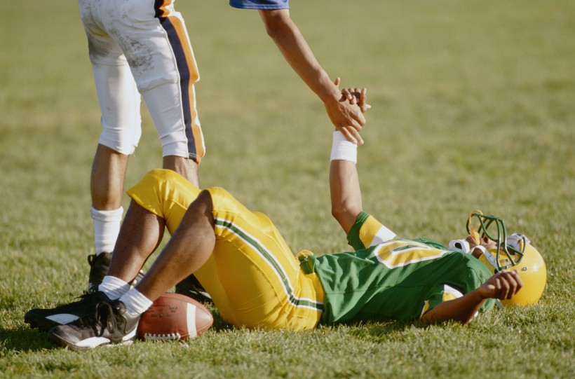 点击大图看下一张：橄榄球运动图片