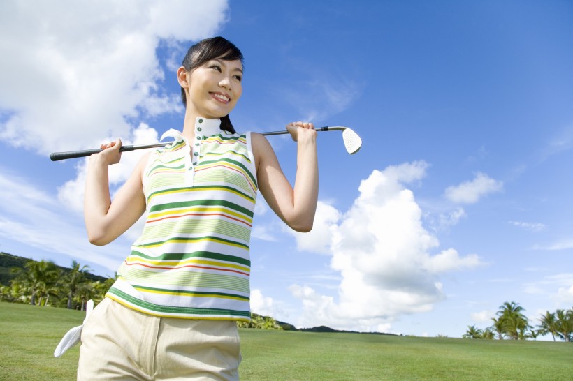 点击大图看下一张：打高尔夫球女性图片