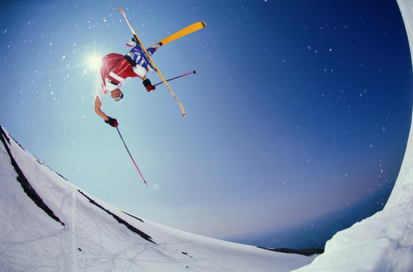 点击大图看下一张：高清滑雪运动图片