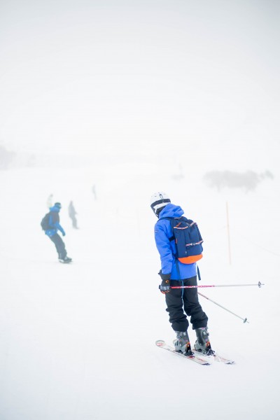 点击大图看下一张：高山滑雪运动图片
