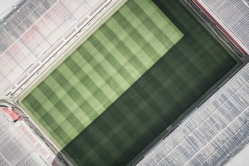 点击大图看下一张：各式各样的足球场图片