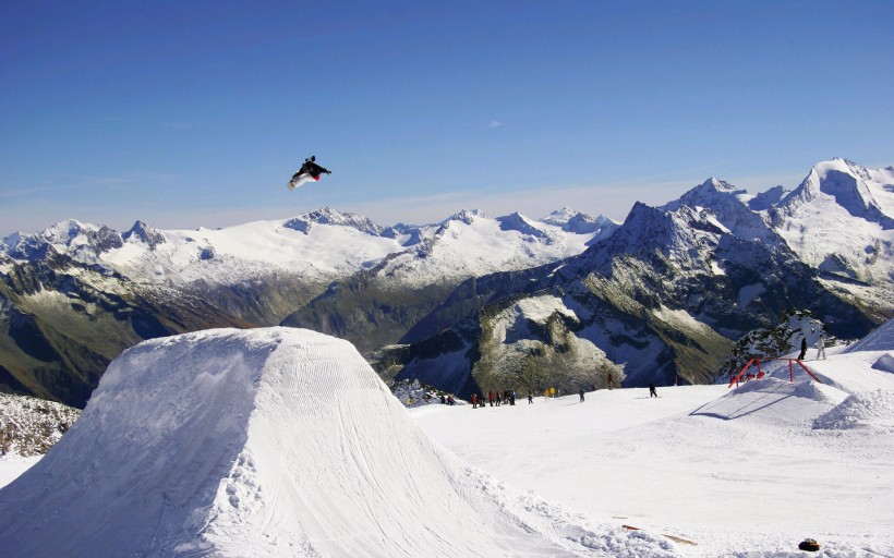 点击大图看下一张：滑板滑雪极限运动图片