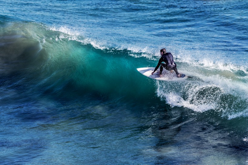 点击大图看下一张：极限运动冲浪图片