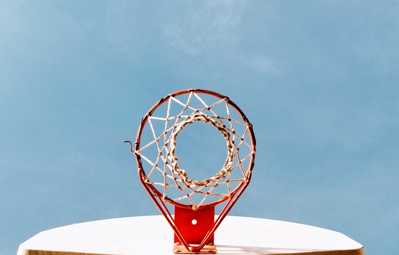 点击大图看下一张：操场篮球框的图片
