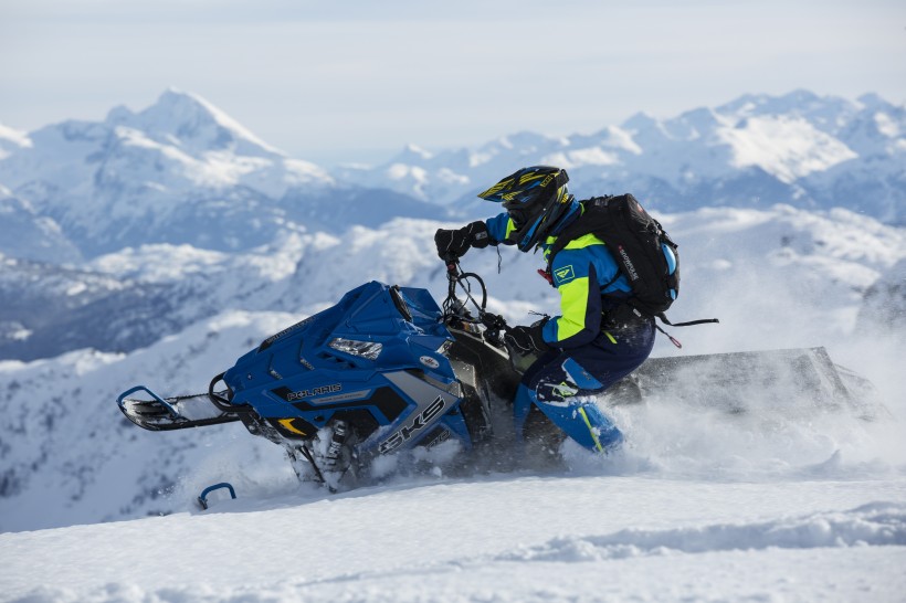 点击大图看下一张：便捷的摩托雪橇图片
