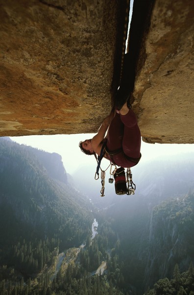 点击大图看下一张：攀岩运动图片