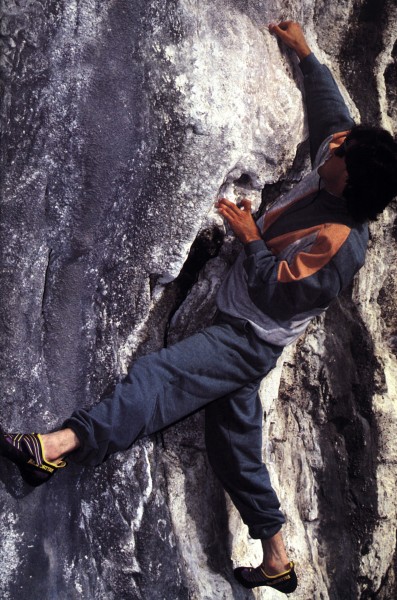 点击大图看下一张：攀岩运动图片