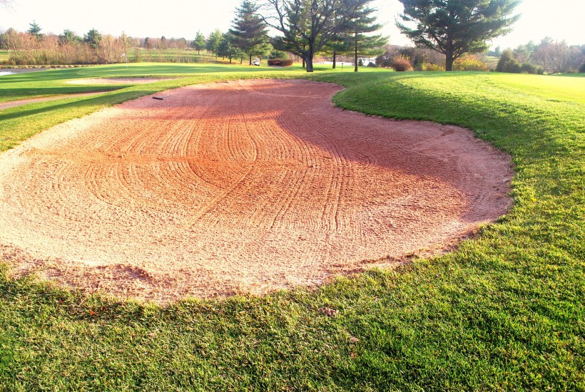 点击大图看下一张：高尔夫球场沙坑图片